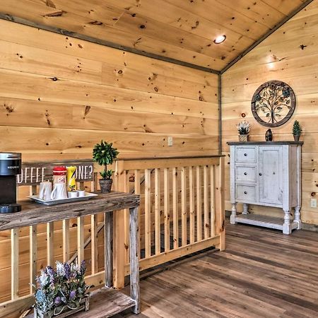 Modern Cabin With Hot Tub And Game Room In Gatlinburg! Exterior photo