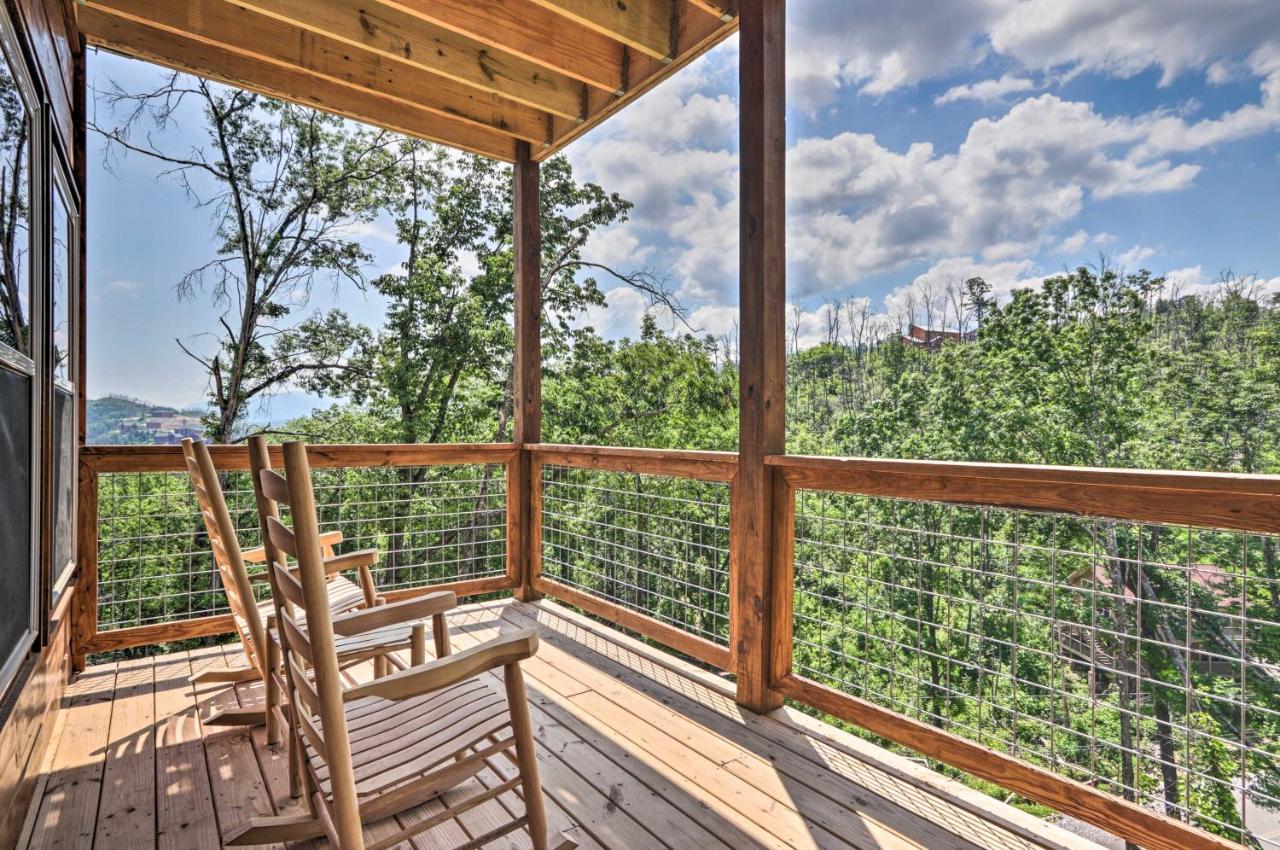 Modern Cabin With Hot Tub And Game Room In Gatlinburg! Exterior photo