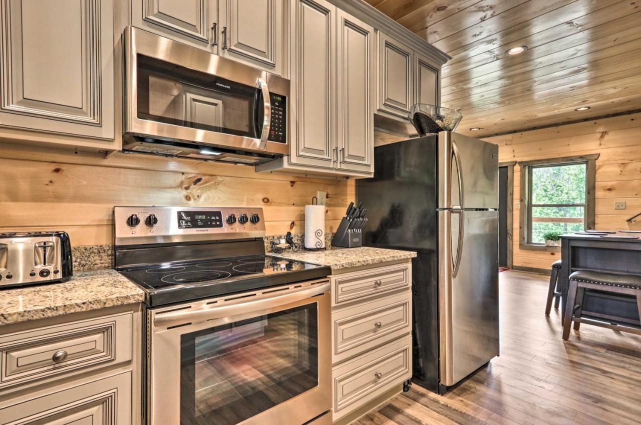 Modern Cabin With Hot Tub And Game Room In Gatlinburg! Exterior photo