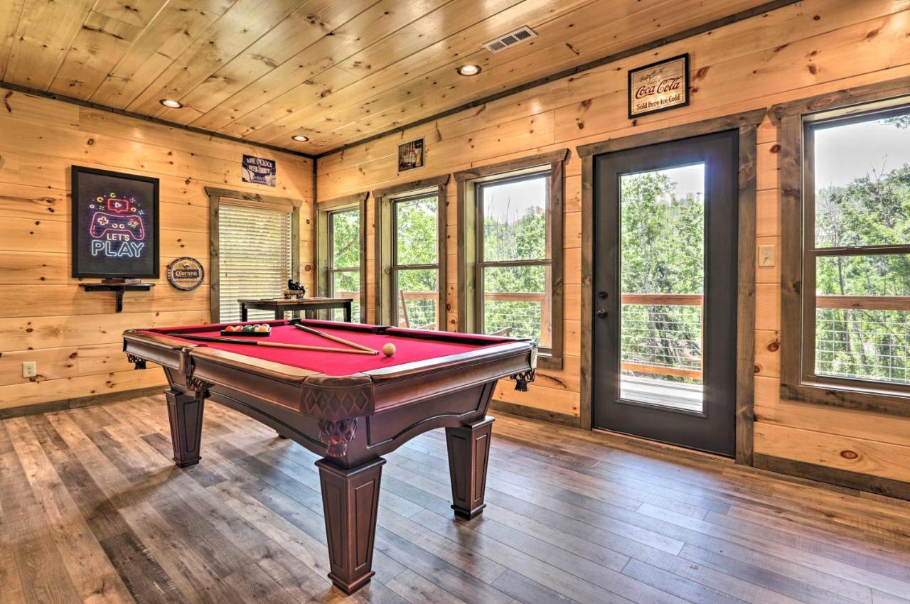 Modern Cabin With Hot Tub And Game Room In Gatlinburg! Exterior photo