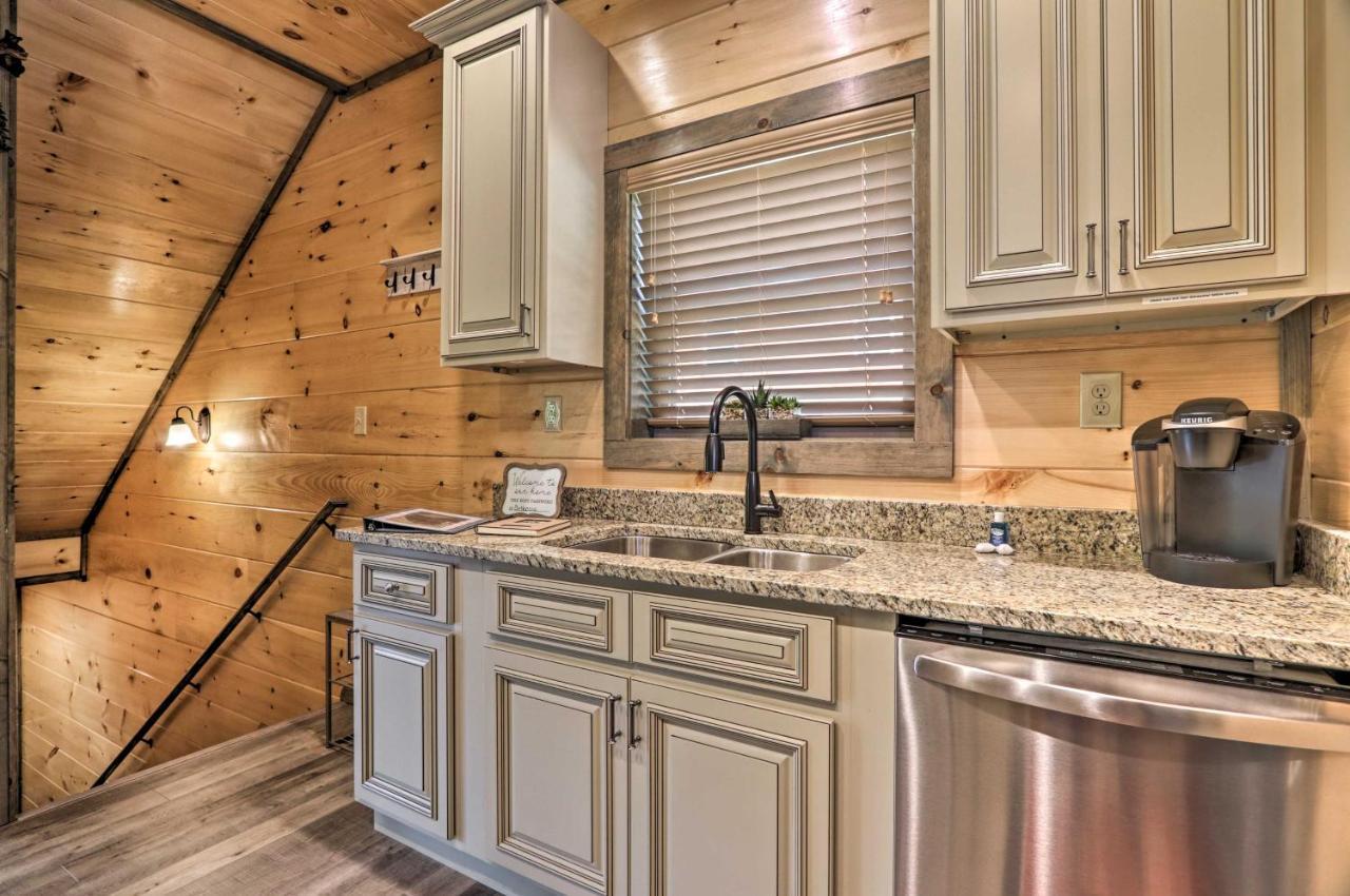 Modern Cabin With Hot Tub And Game Room In Gatlinburg! Exterior photo
