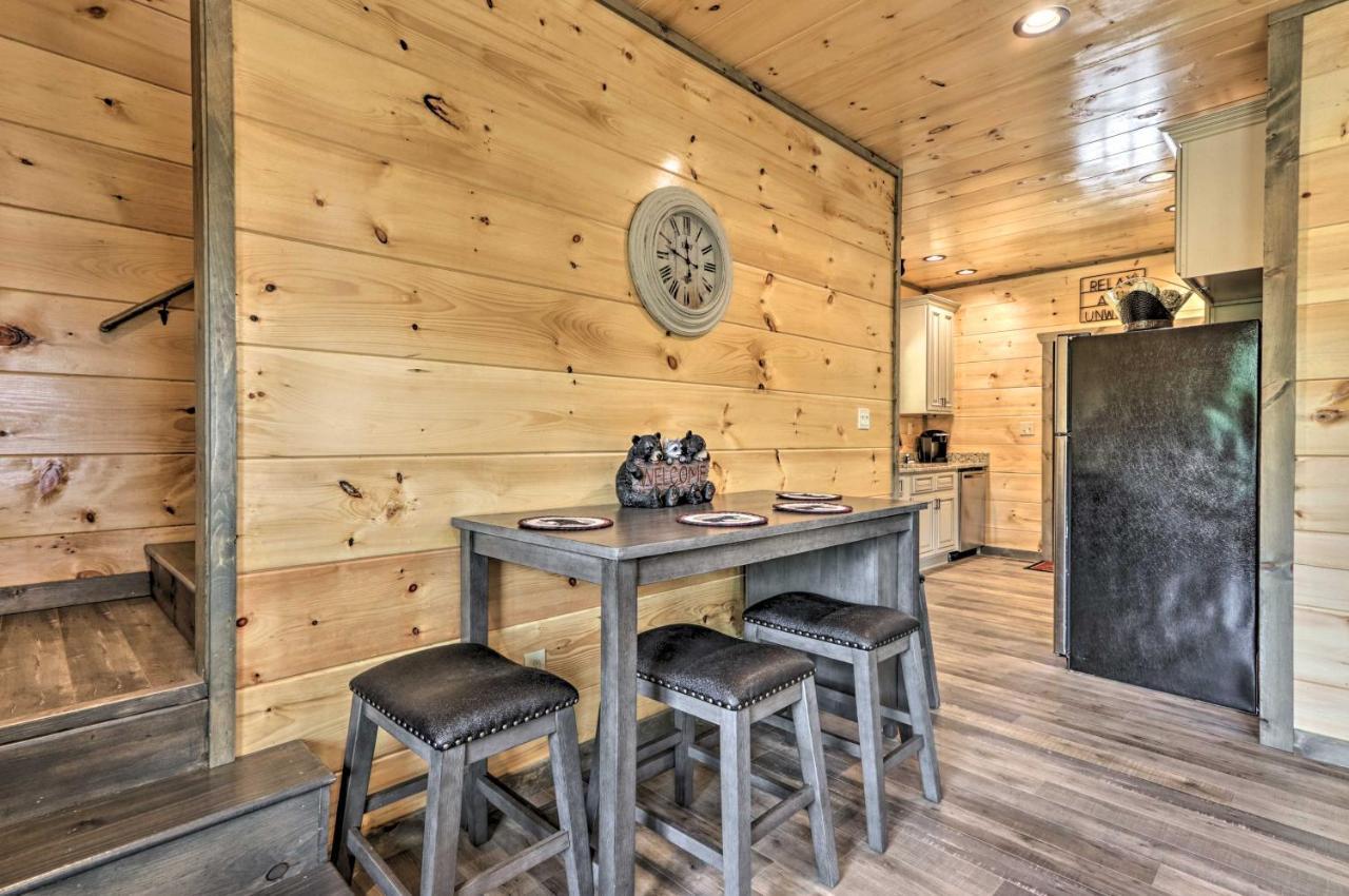 Modern Cabin With Hot Tub And Game Room In Gatlinburg! Exterior photo