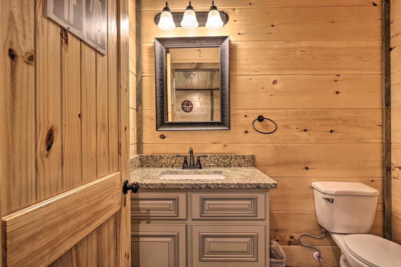 Modern Cabin With Hot Tub And Game Room In Gatlinburg! Exterior photo