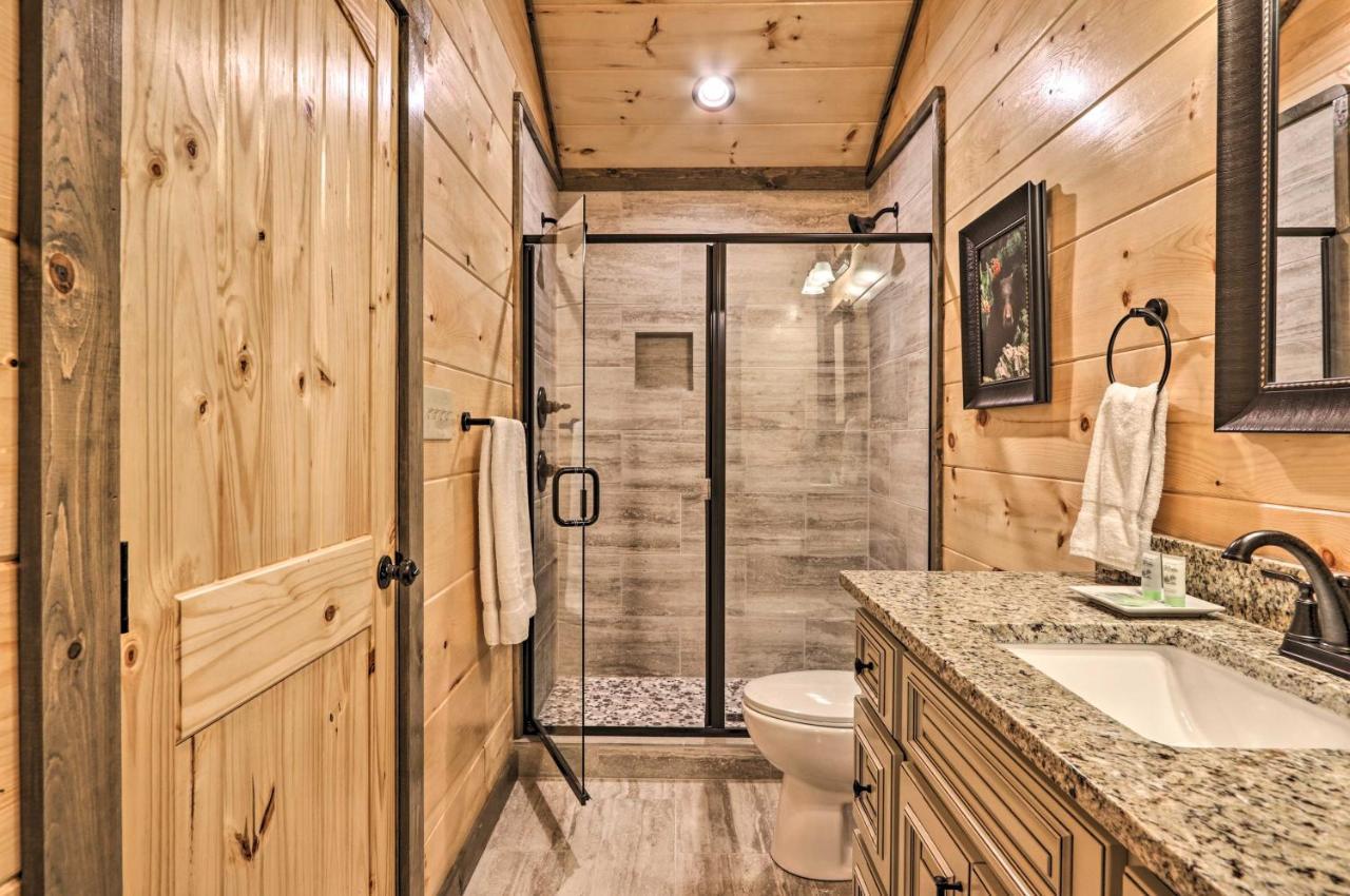Modern Cabin With Hot Tub And Game Room In Gatlinburg! Exterior photo