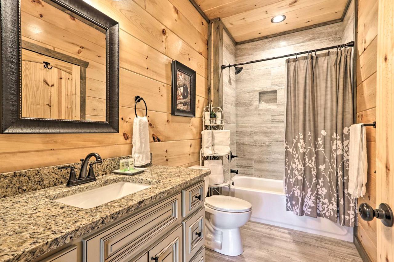 Modern Cabin With Hot Tub And Game Room In Gatlinburg! Exterior photo