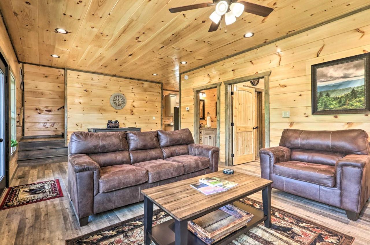 Modern Cabin With Hot Tub And Game Room In Gatlinburg! Exterior photo