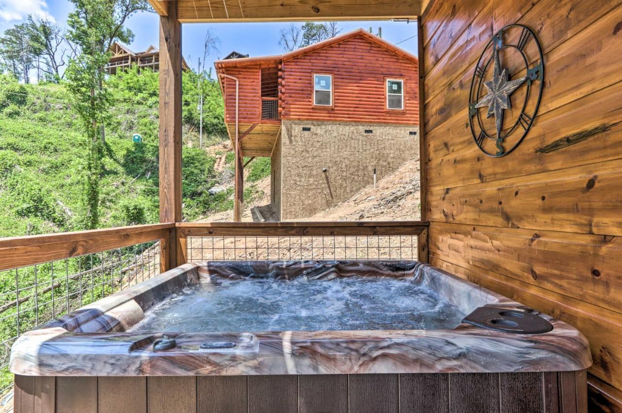 Modern Cabin With Hot Tub And Game Room In Gatlinburg! Exterior photo