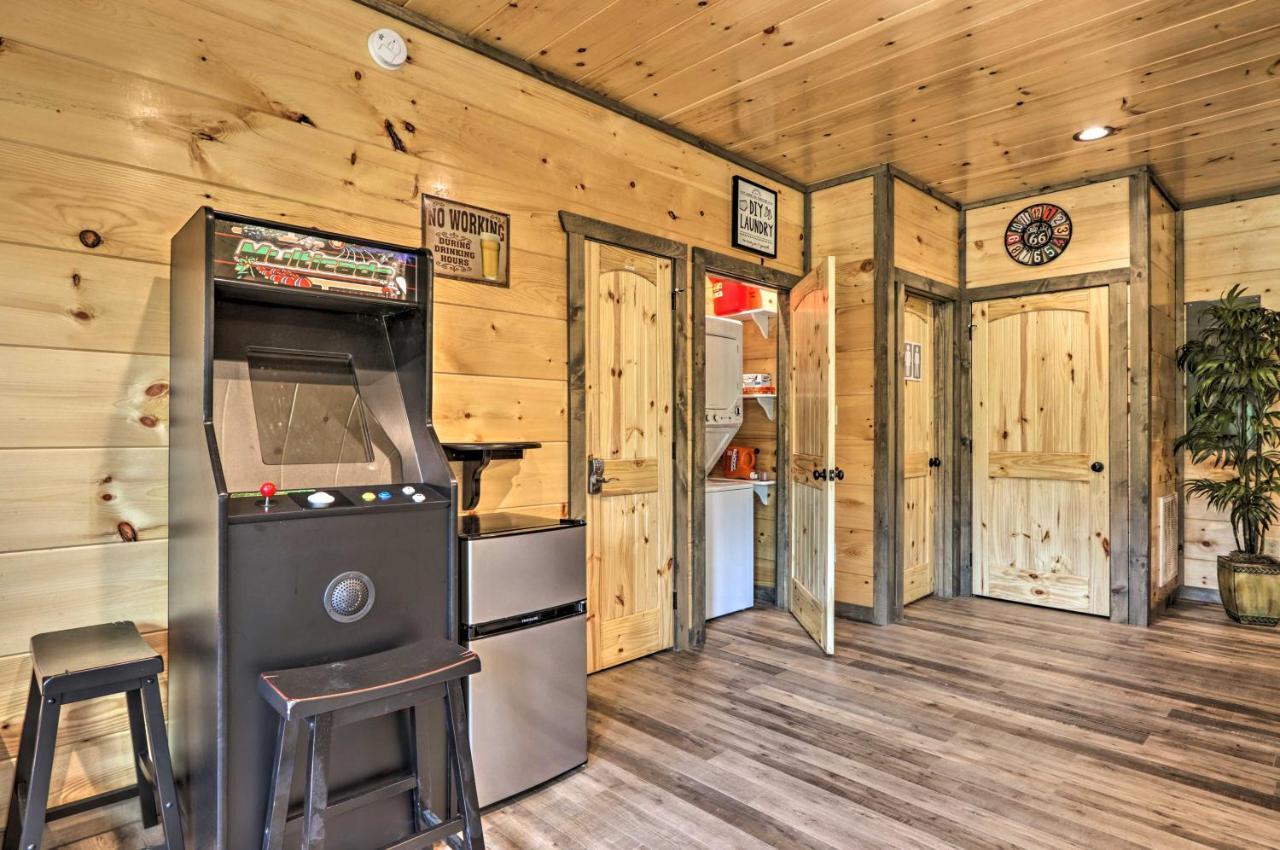 Modern Cabin With Hot Tub And Game Room In Gatlinburg! Exterior photo