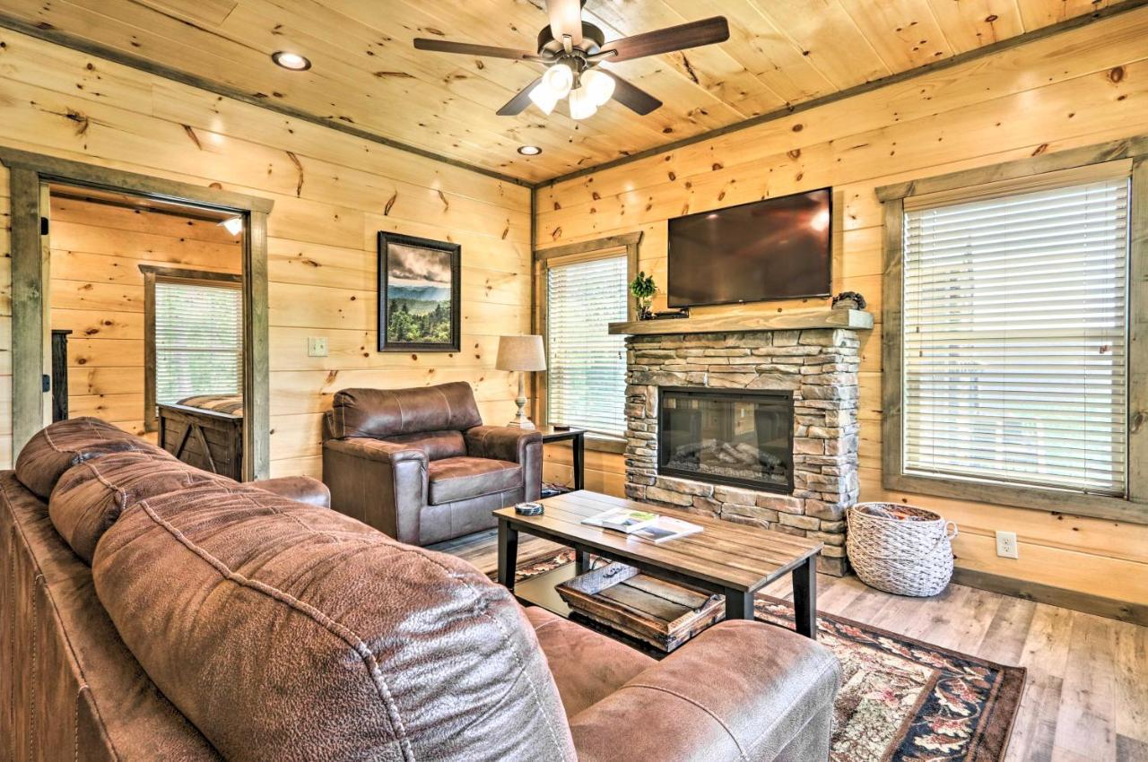 Modern Cabin With Hot Tub And Game Room In Gatlinburg! Exterior photo