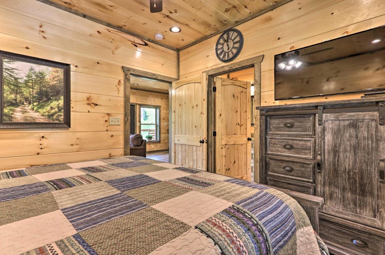 Modern Cabin With Hot Tub And Game Room In Gatlinburg! Exterior photo