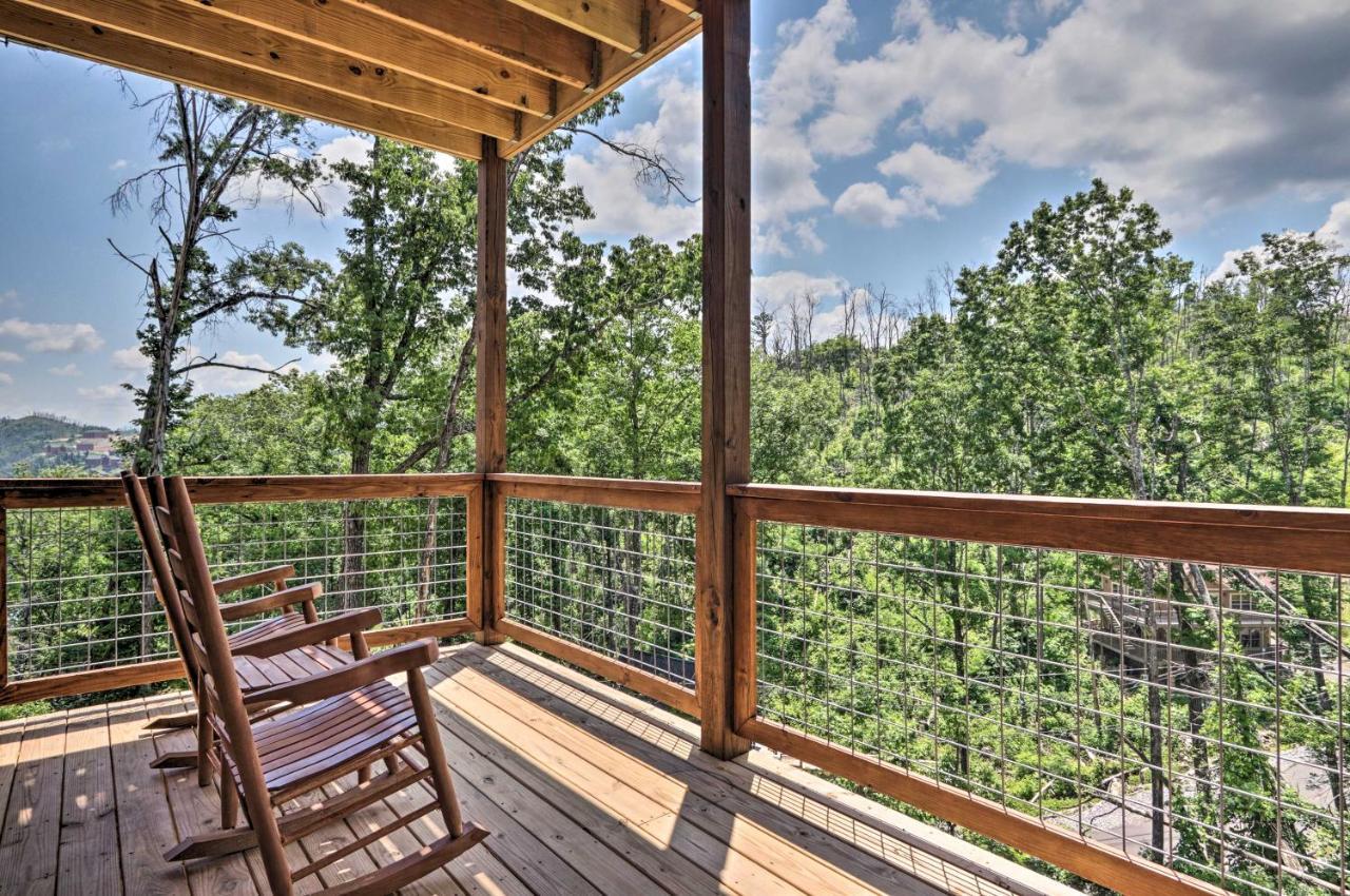 Modern Cabin With Hot Tub And Game Room In Gatlinburg! Exterior photo